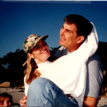steve and suzie reynolds hugging on the beach in the early days